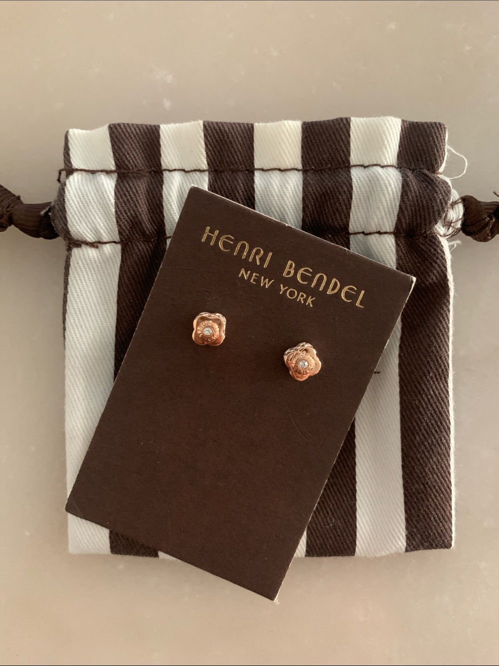 Rare! henri bendel rose gold floral stud earrings with crystal centers